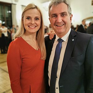 Erster Bürgermeister Kurt Krömer und Moderatorin Tanja Neumann 