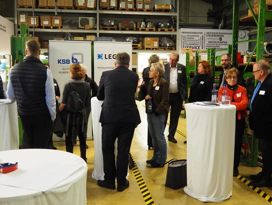 Zahlreiche Unternehmer erschienen zum 2. Steiner Unternehmerforum beim diesmaligen Gastgeber, der Leger GmbH Pumpen und Regelungstechnik.