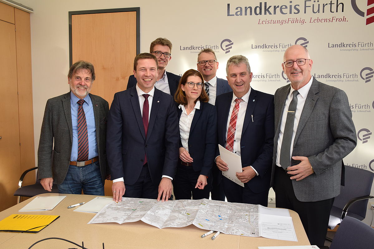 Vertreter der betreffenden Kommunen mit der unterzeichneten Planungsvereinbarung Vertreter der betreffenden Kommunen mit der unterzeichneten Planungsvereinbarung