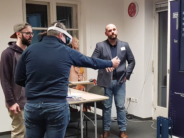 Die Teilnehmer testeten die VR-Brillen am TTZ.