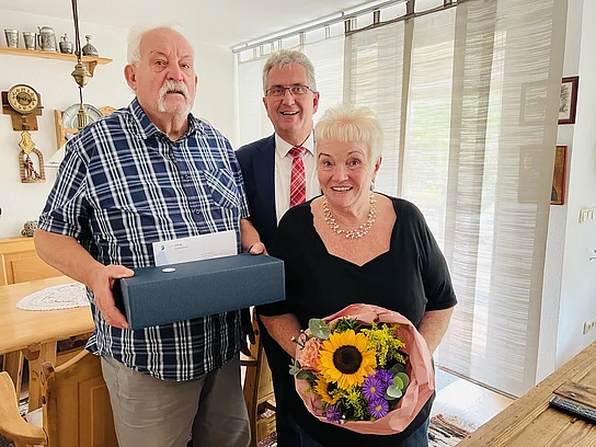 Erster Bürgermeister Kurt Krömer gratulierte dem Ehepaar Bey.