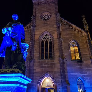 Martin Luther Kirche bei Nacht