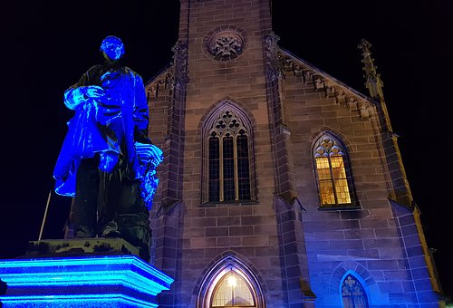 Martin Luther Kirche bei Nacht