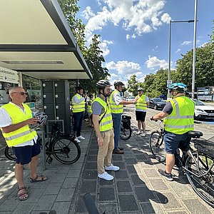 Besichtigung der E-Bike-Ladestation.