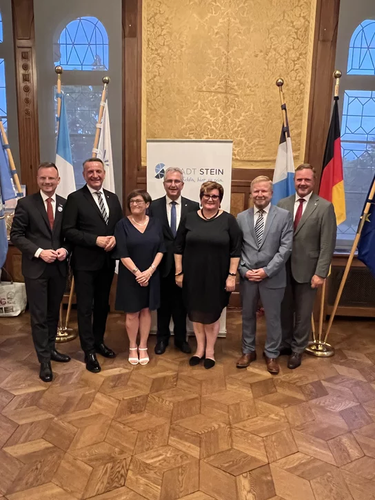 90 Jahre gelebte Städtepartnerschaft mit Festakt auf Schloss Faber-Castell. 