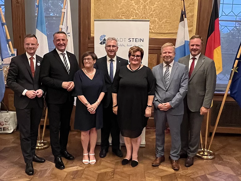 90 Jahre gelebte Städtepartnerschaft mit Festakt auf Schloss Faber-Castell. 